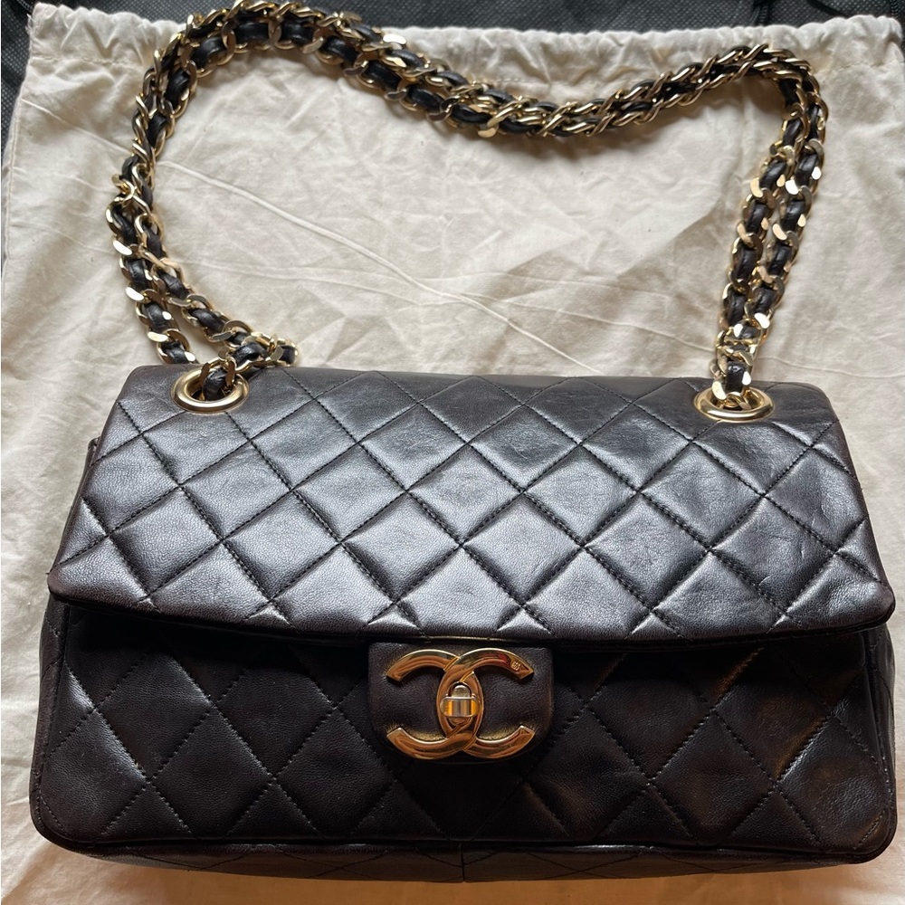 CHANEL Classic Lambskin Quilted Leather Flap Shoulder Bag